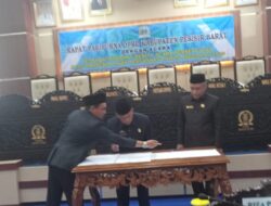 Pemkab Pesibar Ikuti Rapat Paripurna Penandatanganan Persetujuan Ranperda APBD-P 2023