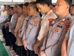 Polres Way Kanan Gelar Salat Gaib untuk Ayahhanda Kapolres