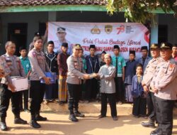 Polres Pringsewu Salurkan Ratusan Buku ke Pondok Pesantren
