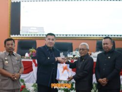 Bupati Pesawaran Sampaikan Raperda APBD 2024 dan Pajak Daerah pada Paripurna DPRD
