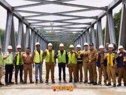 Bupati Pesawaran Tinjau Pembangunan Jembatan Penghubung Antar Desa Pujorahayu dengan Lumbirejo
