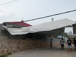 Atap Baja Ringan Masjid Asmaul Husna Kampung Siger Diterjang Angin Puting Beliung