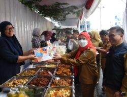 Walikota Eva Dwiana Bersama BPOM Lampung Memastikan Jajanan Takjil Di Bandar Lampung Aman