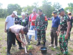 Dandim 0426 Tuba Turun Langsung Tanam Pohon Antisipasi Tanah Longsor
