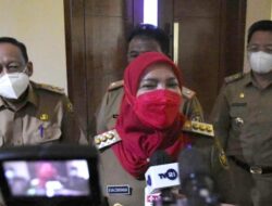 Walikota Eva Dwiana Lakukan Sidak Adminduk