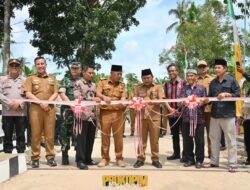 Bupati Pesawaran Resmikan Jembatan Kawagu Penghubung 3 Dusun