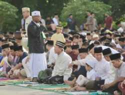Pj Bupati Tuba Salat Id di Masjid Agung Baiturahman Islamic Center Menggala