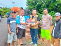 Hujan Deras Guyur Pesawaran, Dendi Berikan Bantuan Bahan Pangan ke Masyarakat Terdampak Banjir