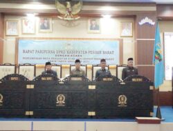 Rapat Paripurna DPRD Pesibar Tentang Penyampaian LKPJ Bupati Dihadiri Wabup Zulqoini Syarif