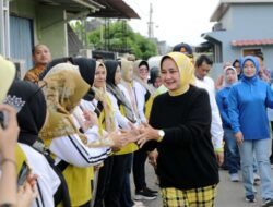 Ibu Riana Sari Arinal Berikan Bantuan Sembako Terdampak Banjir di Kampung Tanjung Jati,TBB Bandarlampung