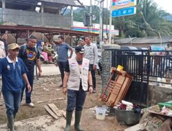 Bupati Pesawaran Tinjau dan Berikan Bantuan ke Korban Banjir di Dua Kecamatan