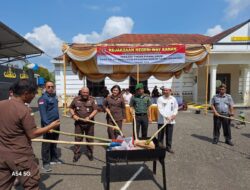 Kejari Way Kanan Pimpin Pemusnahan Barang Bukti Hasil Kejahatan yang Sudah Incracht
