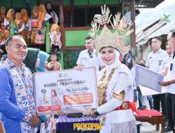 Ketua TP PKK Pesawaran Buka Acara Pembentukan dan Pembinaan Kampung KB di Desa Pekon Ampai
