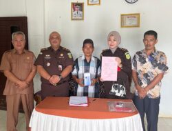 Selesai Perkara Hukum, Kejari Way Kanan Serahkan Kembali Barang Bukti ke Lukman