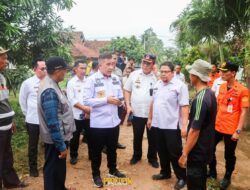 Bupati Pesawaran Tinjau Pemukiman Warga di Desa Purworejo yang Terdampak Angin Puting Beliung