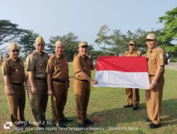 Pencanangan Gerakan Nasional, Pj Bupati Tanggamus Serahkan Bendera Merah Putih ke 20 Camat Secara Simbolis