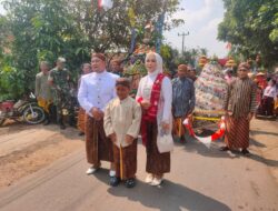 Peringati Hari Jadi Desa ke-32, Kades Bogorejo Kenakan Busana Adat Jawa di Acara Kirab Budaya