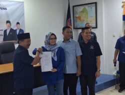 Partai NasDem Serahkan Formulir Persetujuan B1-KWK ke Bacalon Nanda Indira-Antonius