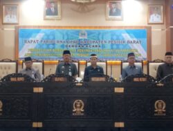Bupati Pesibar Hadiri Paripurna DPRD Persetujuan Bersama dan Penandatanganan Ranperda APBD 2024