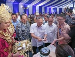 Pj. Gubernur Samsudin Dampingi Mendag Zuhas Lepas Ekspor Kelapa PT. Sari Segar Husada