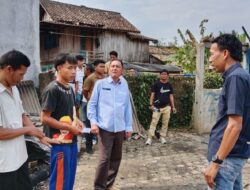 Wakil Bupati Way Kanan Kunjungi dan berikan Santunan Korban Kebakaran di Kampung Negeri Ujan Mas