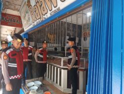 Jaga Kamtibmas, Sat Samapta Polres Lampung Utara Gelar Patroli Jalan Kaki