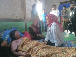 Calon Bupati Pesawaran Nanda Indira Kunjungi Rumah Sutopo Korban Kebakaran Rumah