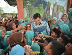 Bupati Pesawaran Berikan Penghargaan kepada Siswa Berprestasi di SD IT Iqro
