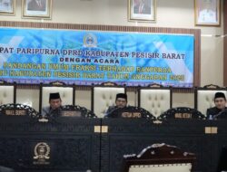 Wabup Pesibar Ikuti Rapat Paripurna Pandangan Fraksi Terhadap Ranperda APBD 2025