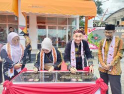 Mulyadi Irsan Resmikan Galeri Dekranasda Kabupaten Tanggamus