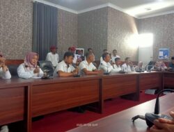 Ratusan Forum Tenaga K2 Lamsel Geruduk DPRD Pertanyakan Penambahan Formasi Seleksi PPPK