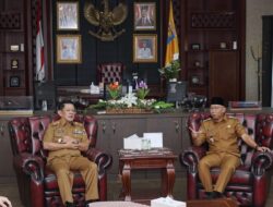 Hari Pertama Masuk Kantor, Gubernur Rahmat Mirzani Disambut Sejumlah Kepala Perangkat Daerah