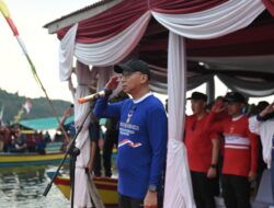 Upacara Unik, Gubernur Rahmat Mirzani Jadi Inspektur Upacara Peringatan HUT ke-80 RI di Atas Laut