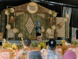 PLT. KEPALA DISDIKBUD MARNENTINUS BUKA PENTAS BUDAYA NGEJALANG FEST DI NEGERI RATU TENUMBANG