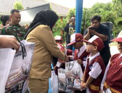 Wali Kota Bandarlampung Serahkan Bantuan Perlengkapan Sekolah untuk 18.242 Siswa SD dan SMP