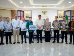 Wagub Jihan Serahkan Bantuan Kemanusiaan Pemprov Lampung Rp500 Juta kepada Wabup Tapanuli Selatan