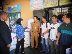 Bupati Way Kanan dan Kapolres Tinjau Pelaksanaan Program Keringanan PKB dan BNKB di Kantor Samsat