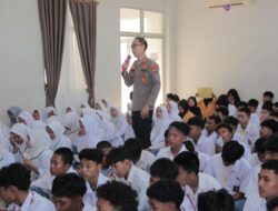 Polsek Abung Semuli Bekali Ratusan Siswa Baru SMK Muhammadiyah dengan Edukasi Bahaya Narkoba dan Bullying