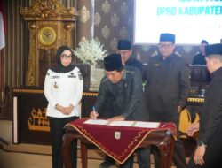 DPRD Setujui Raperda Pertanggungjawaban APBD 2025, Bupati Ayu Komitmen Tata Kelola Keuangan Akuntabel