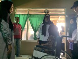 HUT RI ke-81, Wali Kota Eva Dwiana Bagikan 22 Alkes ke Warga TBU dan TBS