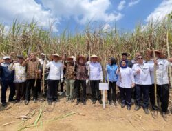 Kunjungi Panen Tebu di Register 44 Way Kanan, Jendral Dudung Abdurachman Datang Bawa Harapan Ribuan Petani