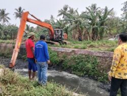 Satgas Gabungan Mitigasi Bencana Bandarlampung Bersihkan dan Keruk Sungai di Sejumlah Titik